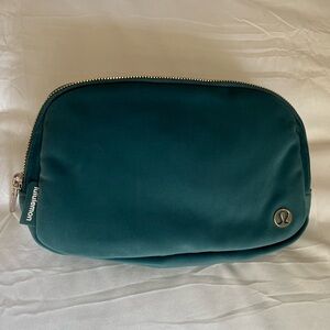 BRAND NEW WITH TAGS
Lululemon everywhere belt bag